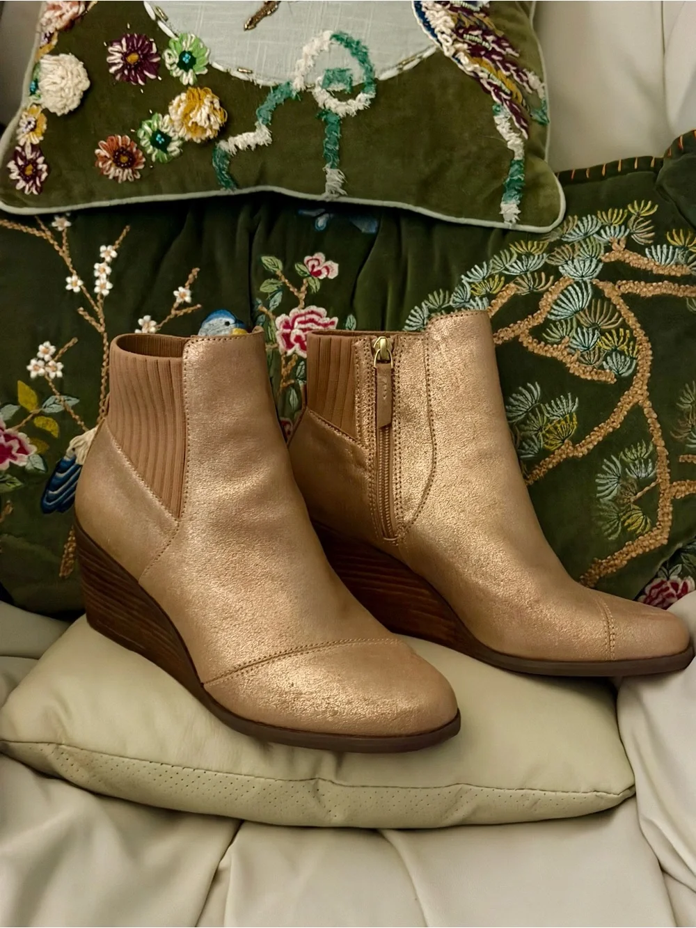 TOMS Sadie Fashion Casual Boots – Bronze Metallic Wedge Ankle Boots - Size 8